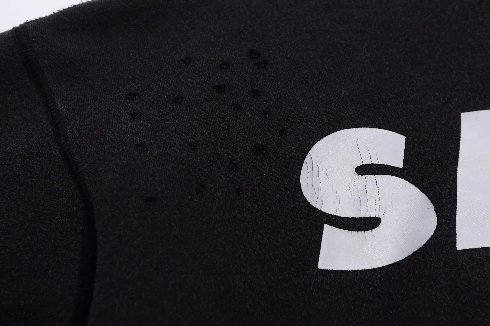 Saint Michael SNT destroyed letters classic retro distressed washed velvet casual loose round neck sweatshirt Fabric: 420g Style number: SM620 Size: S-M-L-XL Color: Black Price: P198